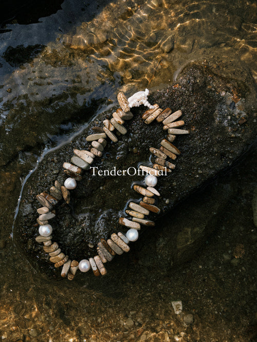 Volcanic Echoes – Natural Stone & Pearl NecklaceNatural  Baroque Pearl × Original Design